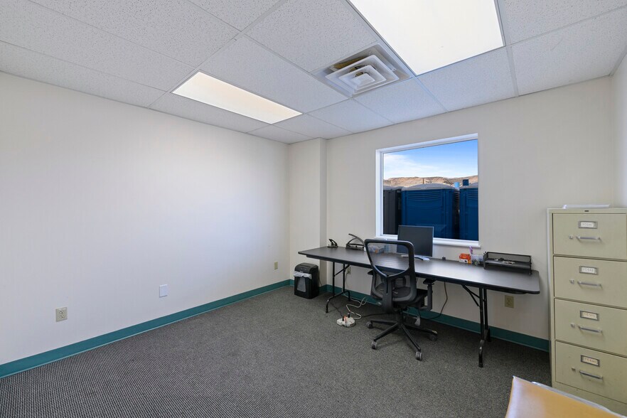 More Photos Of 44-46 Wilkins Peak Dr, Rock Springs Warehouse For Sale