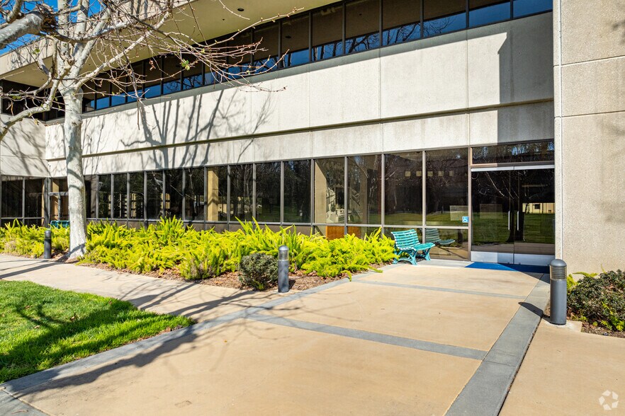 More Photos Of 29701 Agoura Rd, Agoura Hills Light Manufacturing For Lease