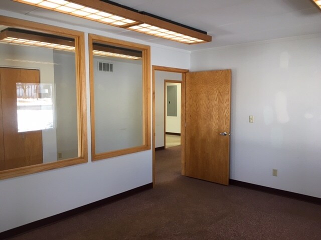 More Photos Of 590 Cardigan Rd, Shoreview Warehouse For Lease