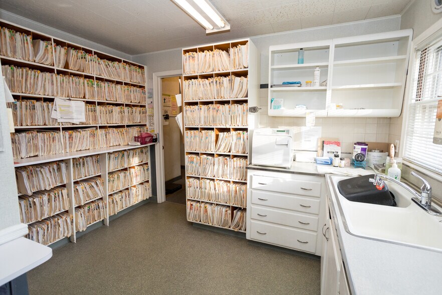 More Photos Of 73 Amboy Ave, Metuchen Medical For Sale