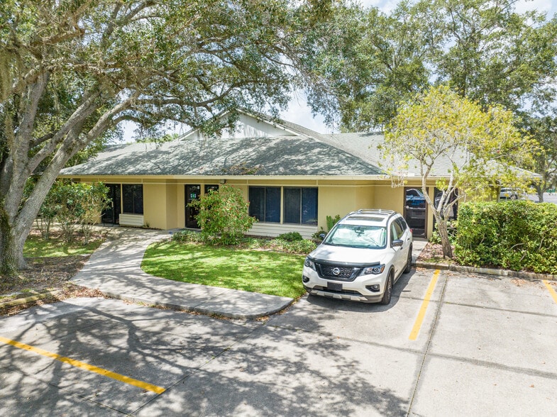More Photos Of 31 Sarasota Center Blvd, Sarasota Office For Lease