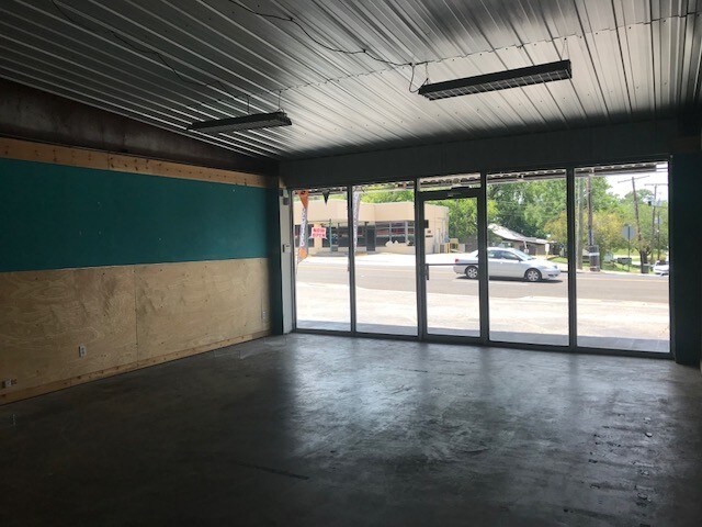 More Photos Of 1501 Sam Houston Ave, Huntsville Storefront Retail Office For Lease