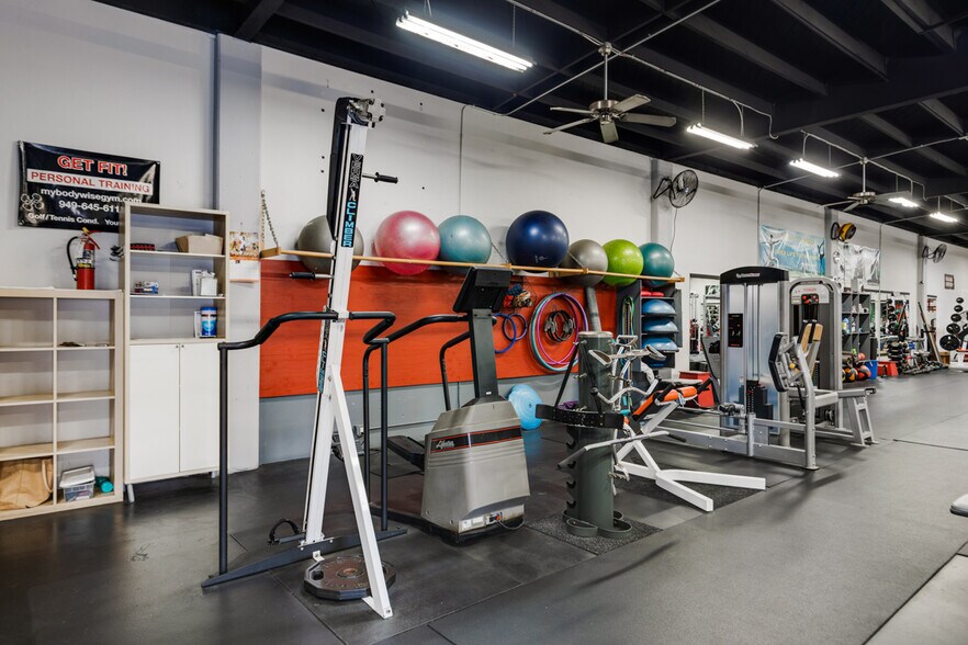 More Photos Of 640 Terminal Way, Costa Mesa Light Manufacturing For Lease