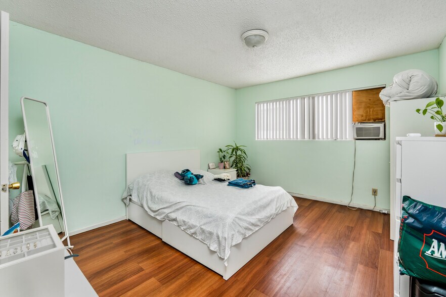More Photos Of 10961 Rose Ave, Los Angeles Apartments For Sale