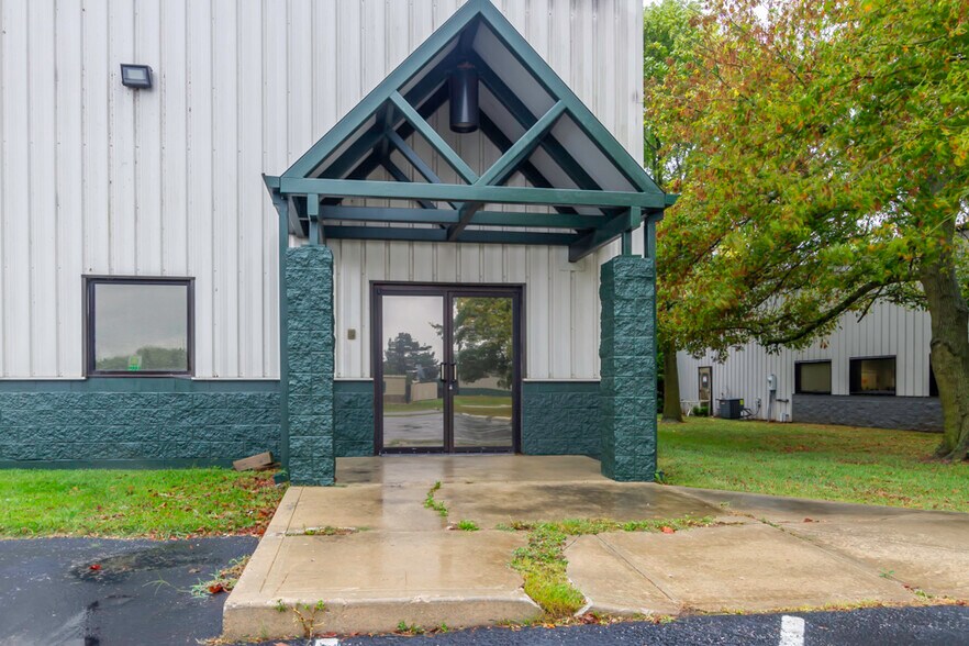 More Photos Of 2840 Mitthoeffer Pl, Indianapolis Warehouse For Sale