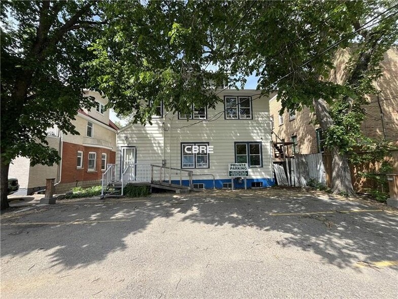 More Photos Of 2211 Smith St, Regina Office Residential For Sale