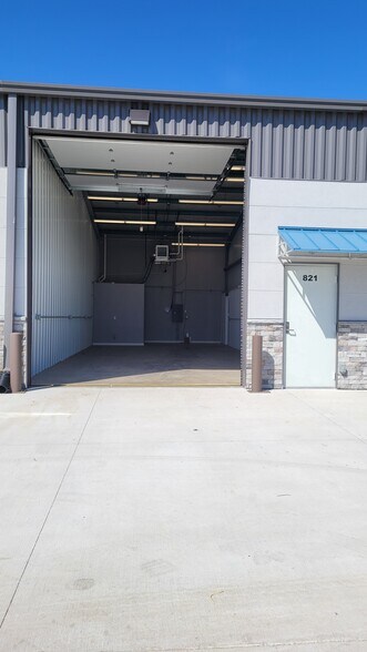 More Photos Of 815 E Park St, Olathe Warehouse For Lease