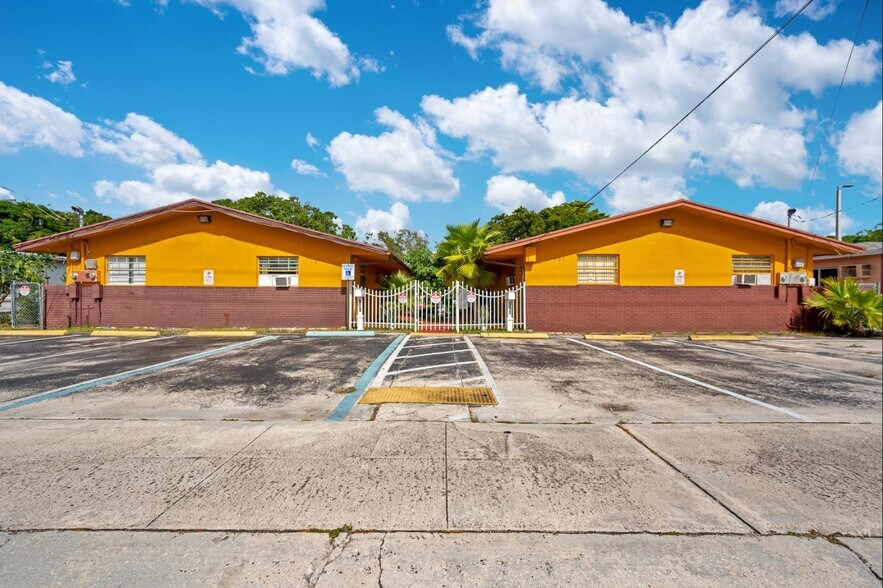 Primary Photo Of 129-131 SE 5th St, Hallandale Beach Multifamily For Sale