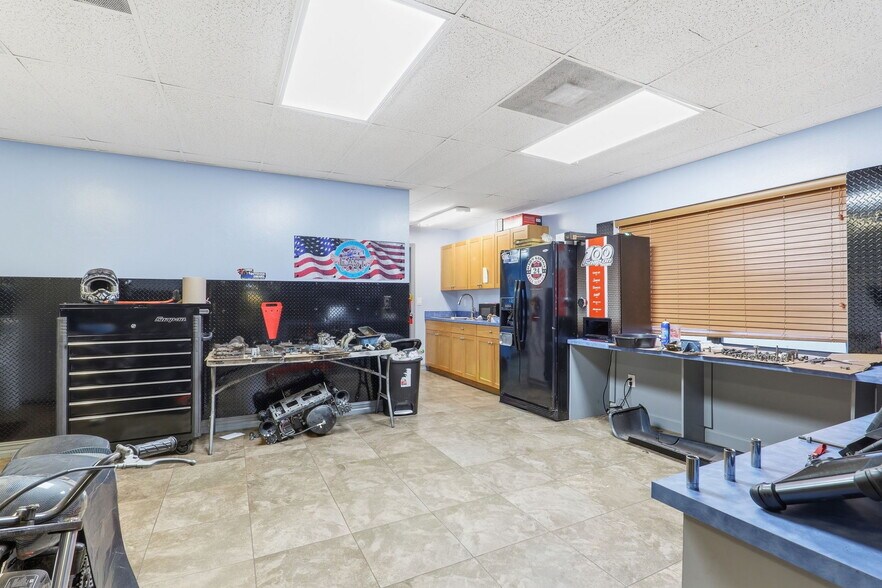 More Photos Of 645 Old Dixie Hwy, Sebastian Warehouse For Sale