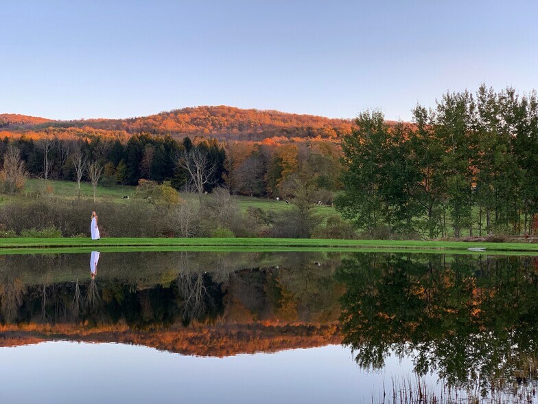 More Photos Of 538 N Harpersfield Rd, Jefferson Specialty For Sale