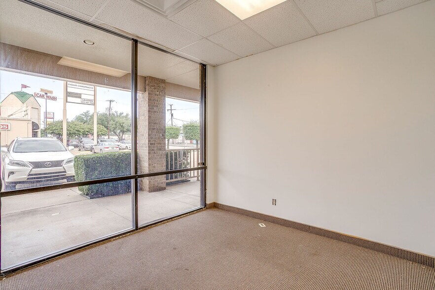 More Photos Of 5801 Curzon Ave, Fort Worth General Retail For Lease