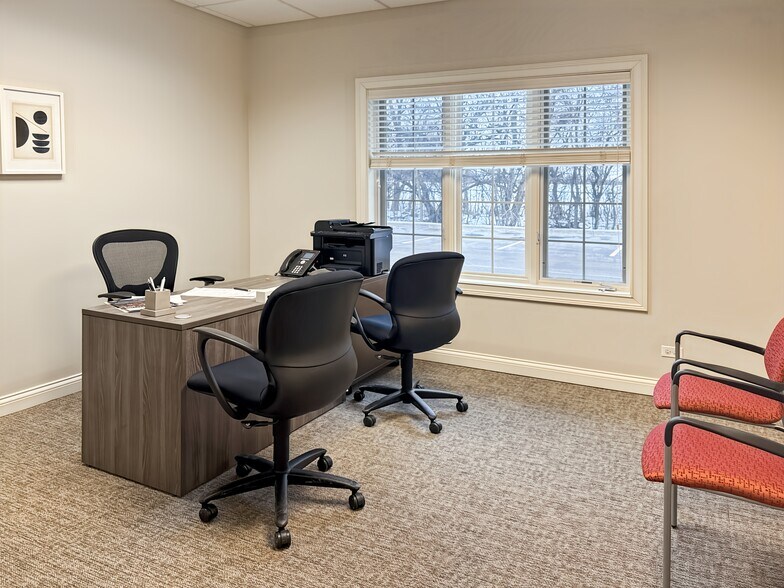 More Photos Of 1870 W Winchester Rd, Libertyville Coworking Space