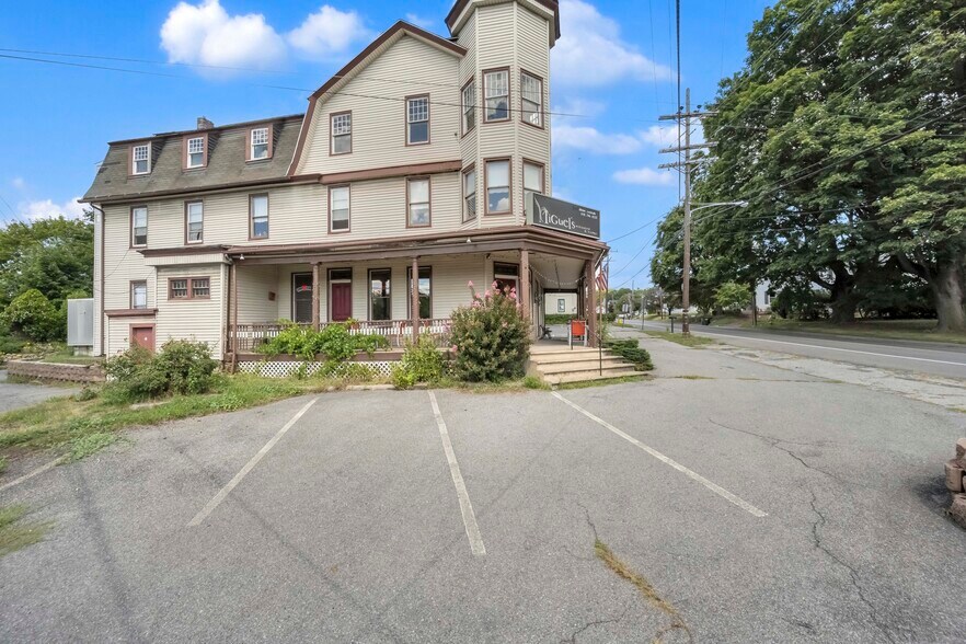 More Photos Of 5881 Sullivan Trl, Nazareth General Retail For Sale