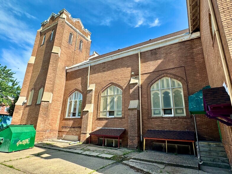 More Photos Of 2511 E Franklin Ave, Minneapolis Religious Facility For Sale