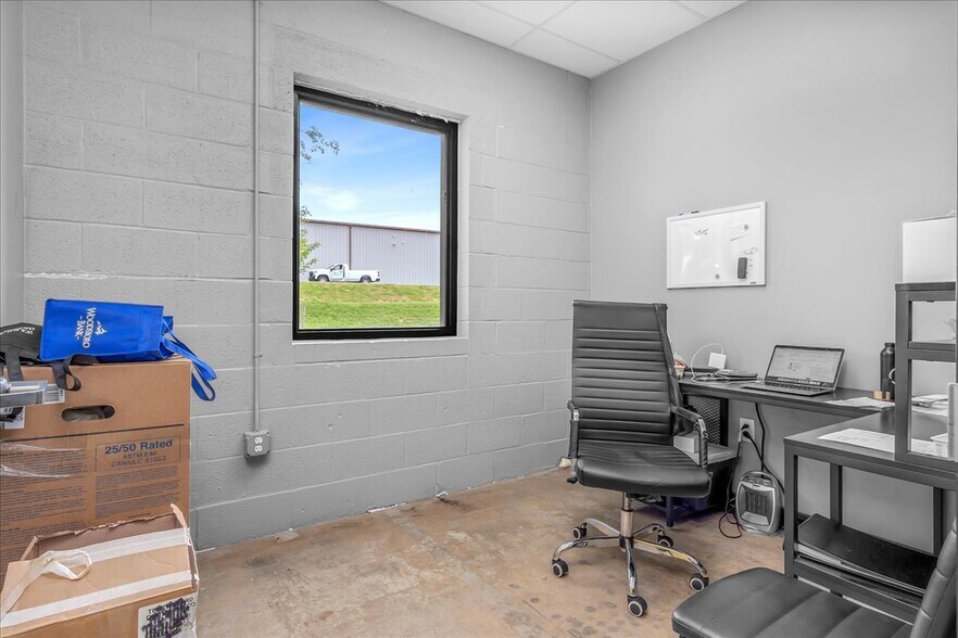 More Photos Of 1341 Hughes Ford Rd, Frederick Light Manufacturing For Lease