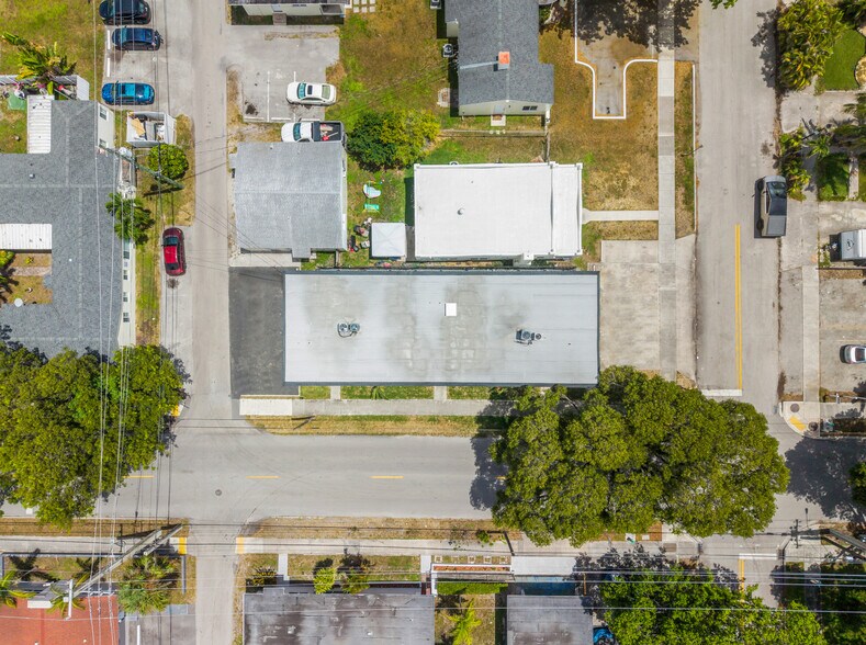 More Photos Of 1859 Lincoln St, Hollywood Apartments For Sale