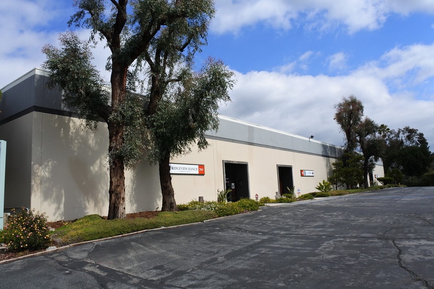 More Photos Of 715 W Woodbury Rd, Altadena Warehouse For Lease