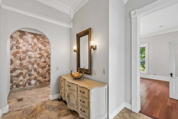 More Photos Of 728 S Spring St, Manchester Specialty For Sale