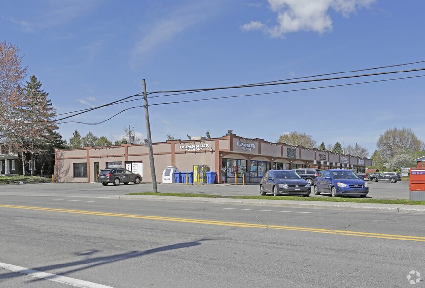 Primary Photo Of 20 Rue Valmont, Repentigny Storefront For Sale