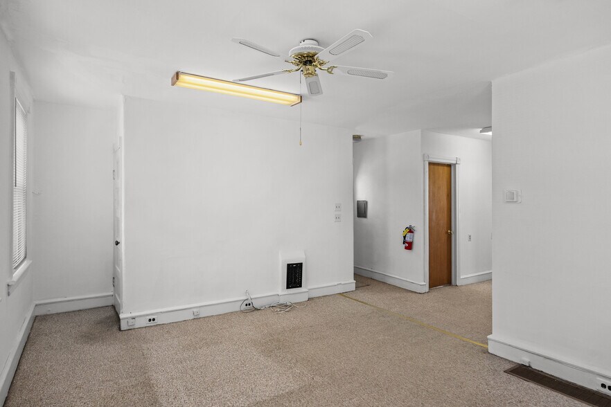 More Photos Of 688 N Broad St, Woodbury Office For Lease