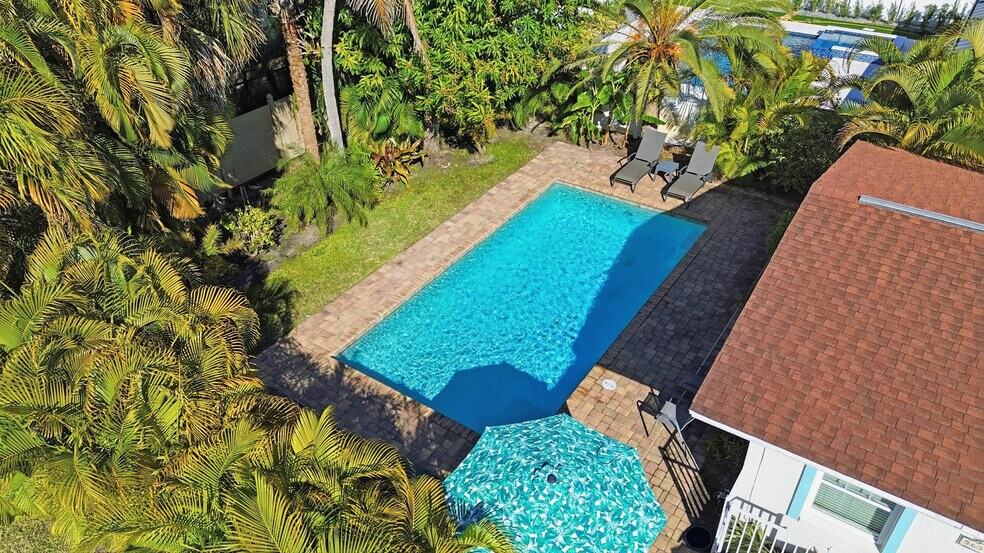 More Photos Of 559 105th Ave N, Naples Multifamily For Sale