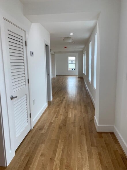 More Photos Of 515 11th St SE, Washington Storefront Retail Office For Lease