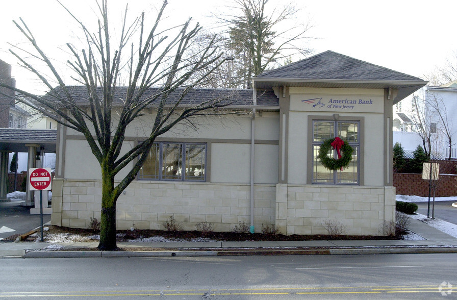 Primary Photo Of 725 Bloomfield Ave, Verona Bank For Lease