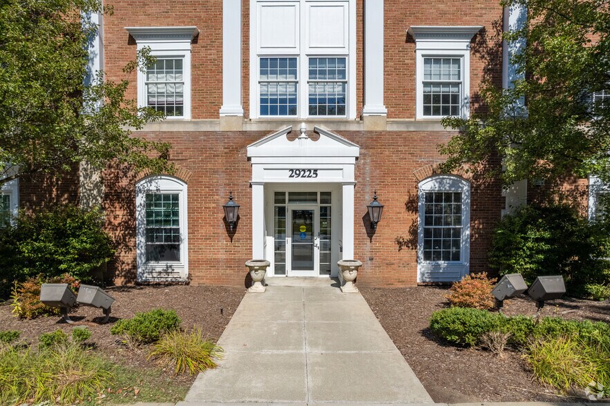 More Photos Of 29225 Chagrin Blvd, Pepper Pike Medical For Lease