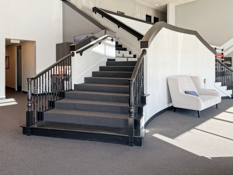 More Photos Of 8211 E Regal Pl, Tulsa Coworking Space