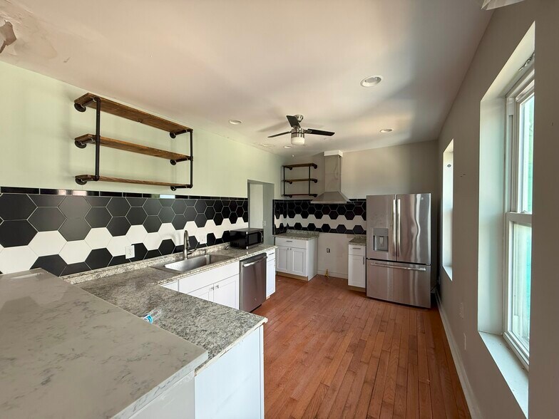 More Photos Of 1380 H St NE, Washington Storefront Retail Residential For Sale