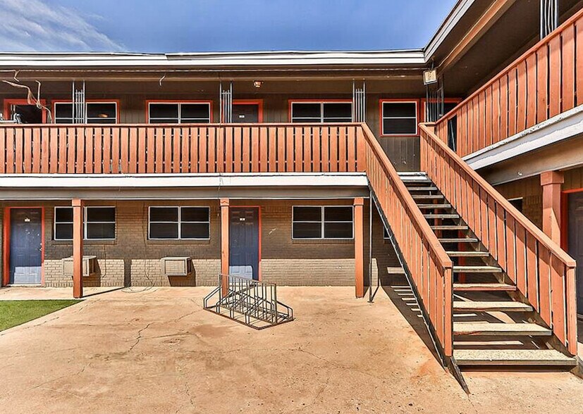 More Photos Of 1809 14th St, Lubbock Apartments For Sale
