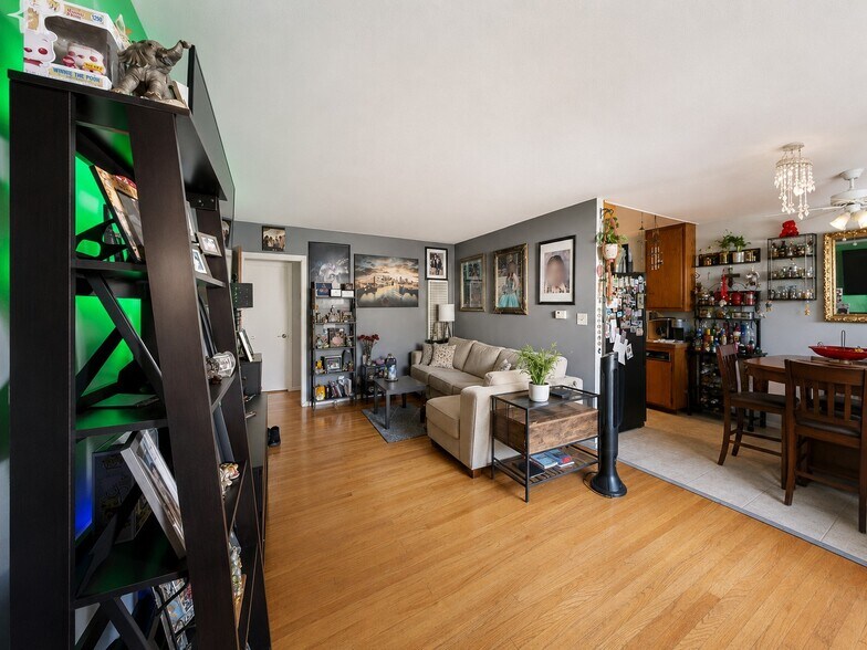 More Photos Of 5642 Lexington Ave, Los Angeles Apartments For Sale