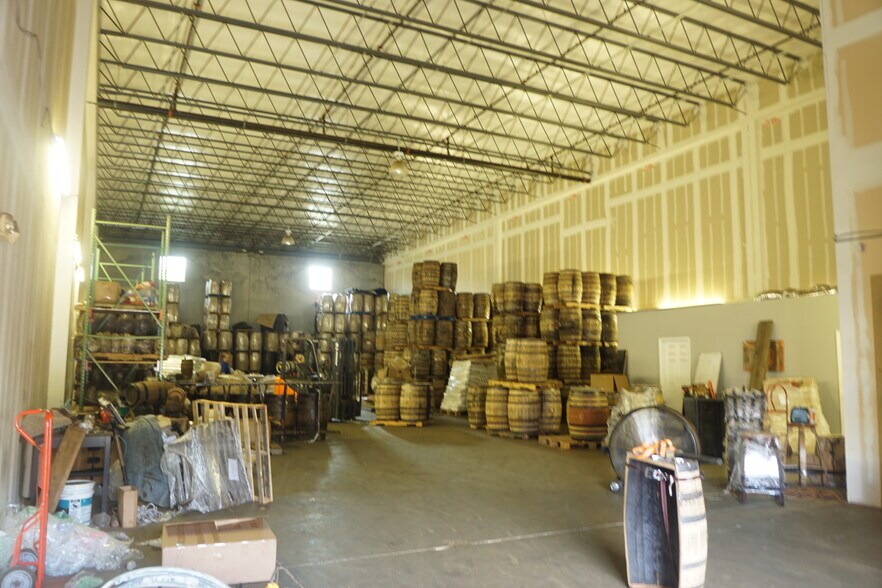 More Photos Of 1700 35th St, Orlando Warehouse For Lease