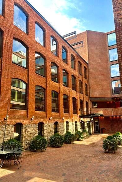 More Photos Of 1054-1066 31st St NW, Washington Unknown For Lease