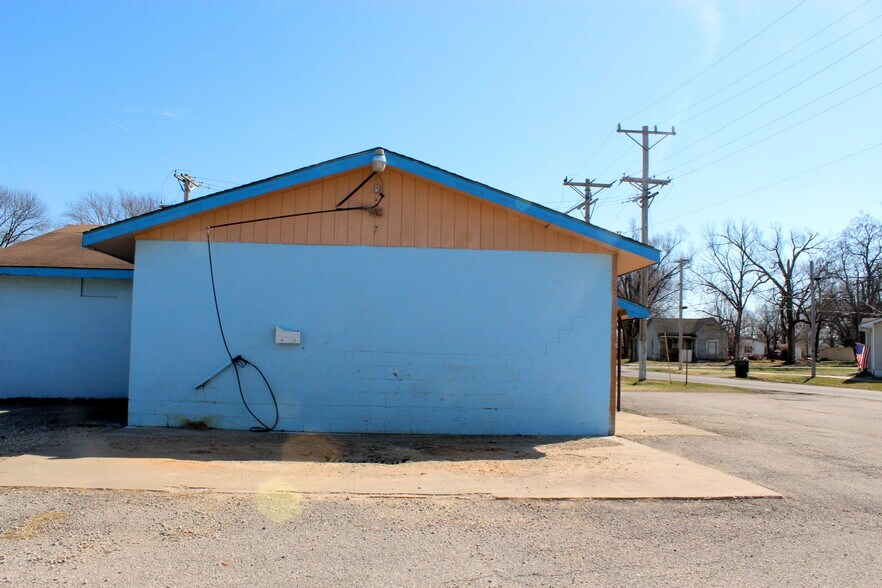 More Photos Of 302 E Third St, Lowry City Freestanding For Sale