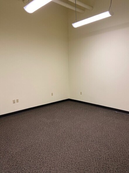 More Photos Of 323 Garfield St S, Parkland Apartments For Lease