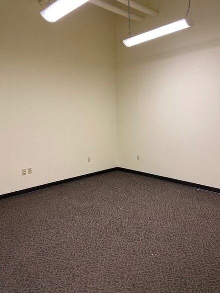 More Photos Of 323 Garfield St S, Parkland Apartments For Lease