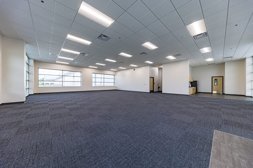 More Photos Of 5323 Lawnview Ave, Dallas Unknown For Lease