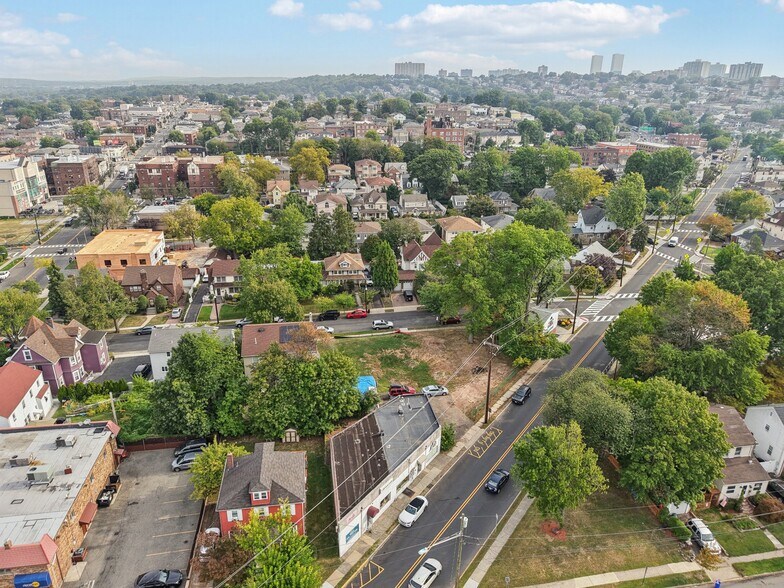 More Photos Of 825-829 Rt-5, Ridgefield General Retail For Sale