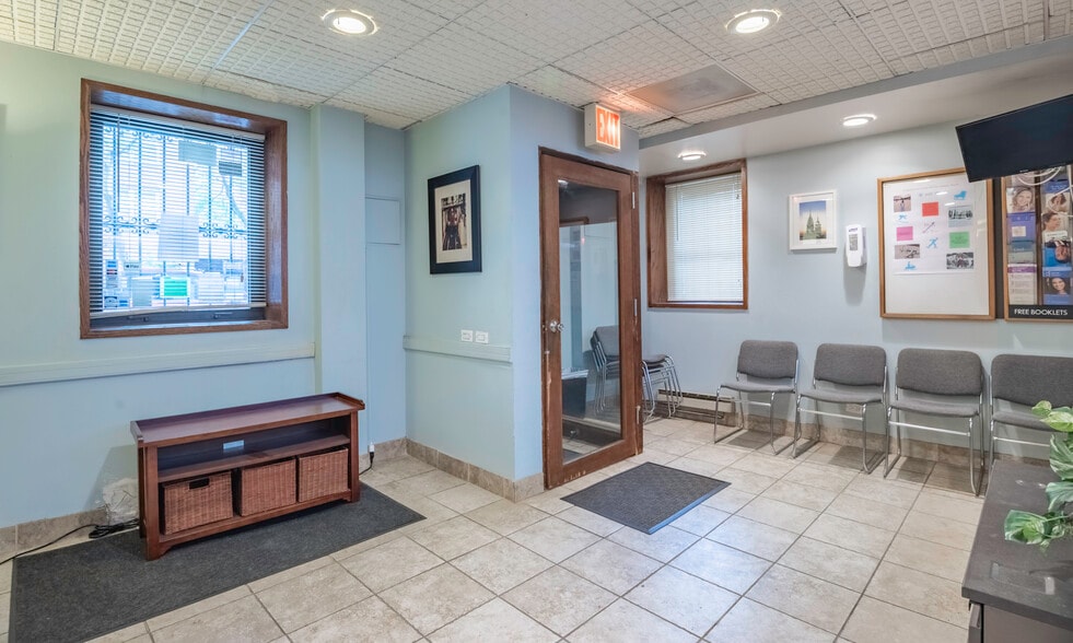 More Photos Of 9418 59th Ave, Elmhurst Office For Sale