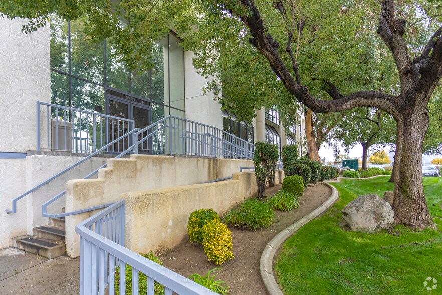 More Photos Of 1701 Westwind Dr, Bakersfield Office For Lease