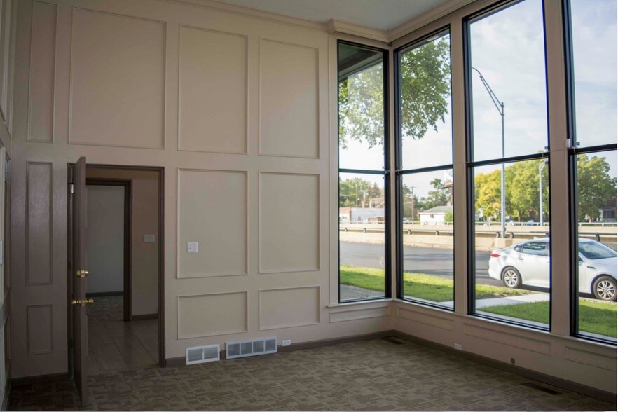 More Photos Of 18040 James Couzens Fwy, Detroit Office For Lease