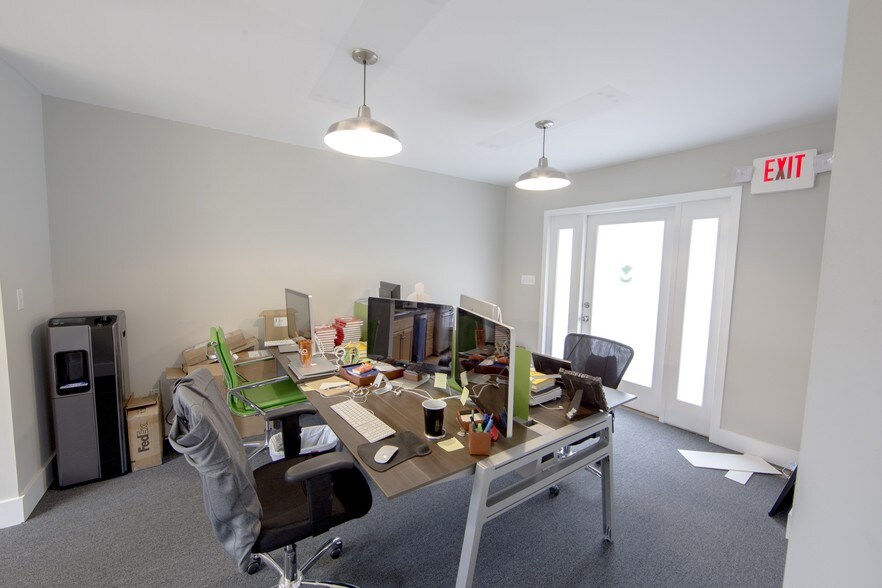 More Photos Of 30 W Bridge St, New Hope Freestanding For Lease