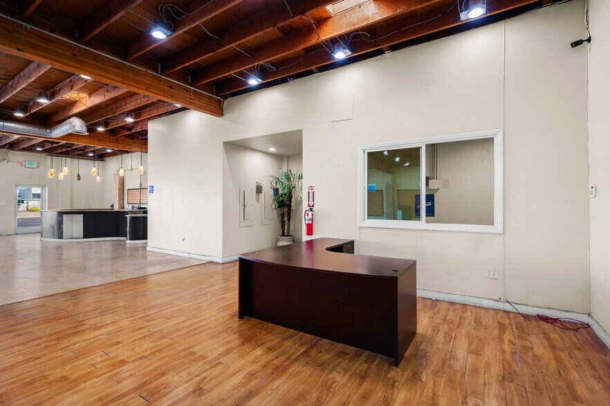 More Photos Of 7865 Balboa Ave, San Diego Freestanding For Lease