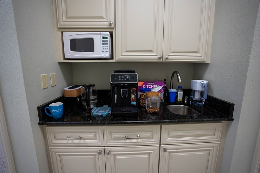 More Photos Of 5602 Marquesas Cir, Sarasota Office For Sale