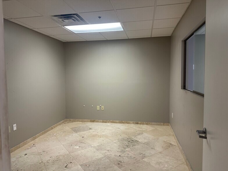 More Photos Of 3653 Regent Blvd, Jacksonville Flex For Lease