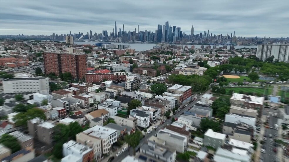 Primary Photo Of 512 Paterson Plank Rd, Jersey City Restaurant For Lease