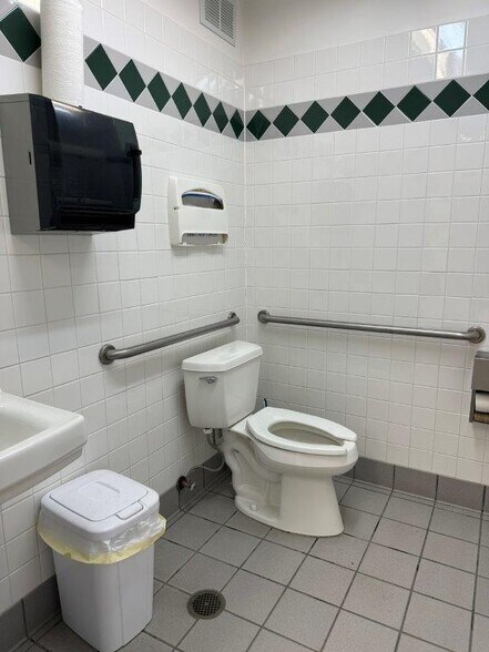 More Photos Of 44152 Sterling Hwy, Soldotna General Retail For Sale