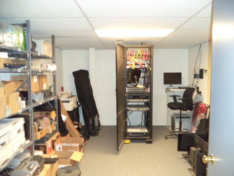 More Photos Of 92 Londonderry Tpke, Manchester Auto Dealership For Sale