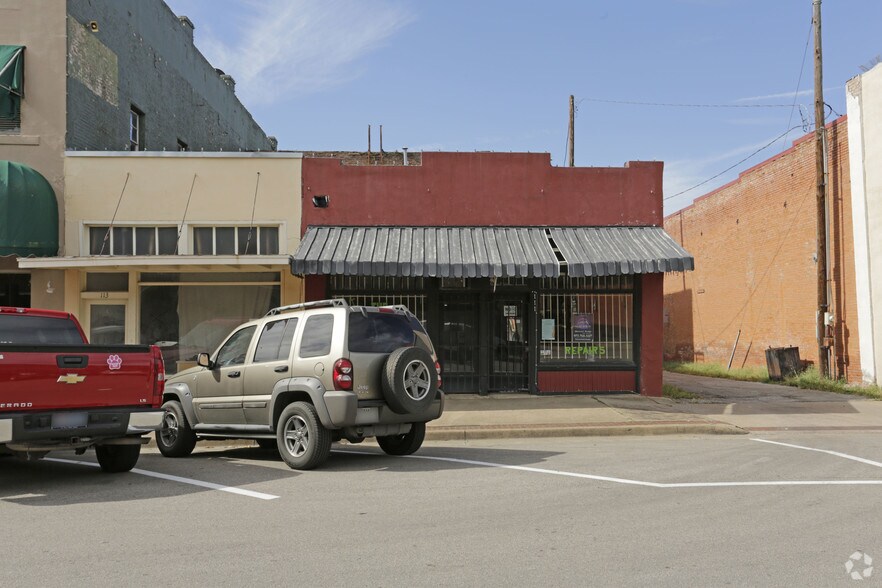 More Photos Of 111 S Dallas St, Ennis Storefront For Sale